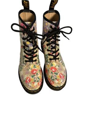 Dr. Martens 1460 Floral Mashup Parchment Beige Combat Boots  woman’s US 6 rare
